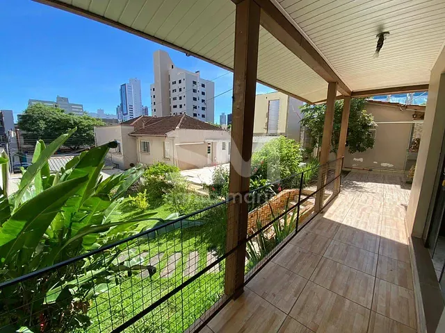 Casa 3 quartos e 1 banheiro, para alugar, no bairro Centro em Chapecó