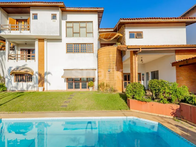 Casa com 840m² 4 quartos e 7 banheiros, à venda, no bairro Alphaville em Santana de Parnaíba