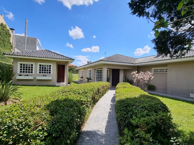 Casa com 1980m² 3 quartos e 3 banheiros, à venda, no bairro Orfãs em Ponta Grossa