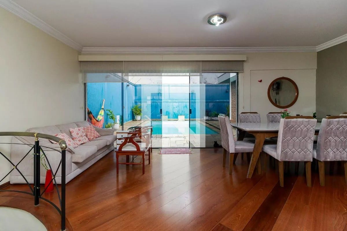 🏡 Casa Espaçosa com Piscina, Edícula e 6 Vagas no Jardim Monte Azul – São Paulo/SP