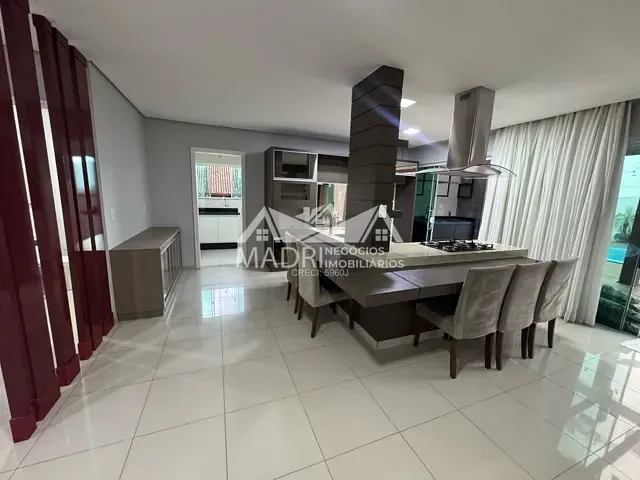 Casa com 260m² 3 quartos e 3 banheiros, à venda, no bairro Pedra Branca em Palhoça