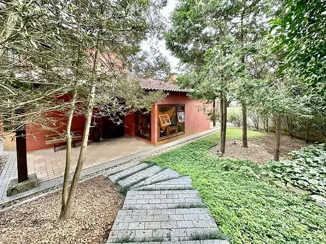 Casa com 1325m² 3 quartos e 5 banheiros, à venda, no bairro Vila Vianna em Cotia