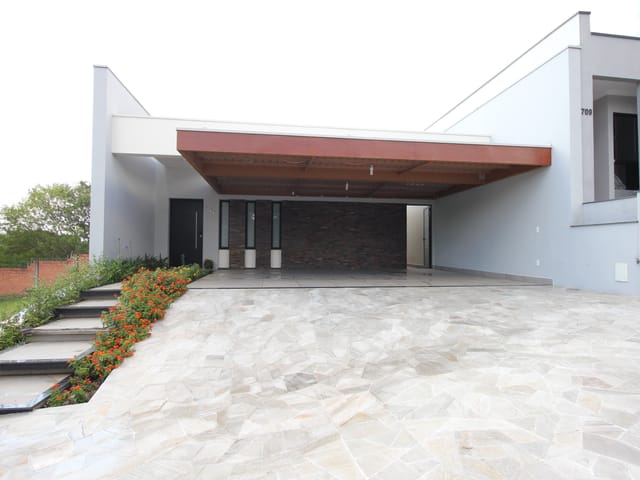 Casa com 300m² 3 quartos e 4 banheiros, à venda, no bairro Vila Tenente Vasconcelos em São João da Boa Vista