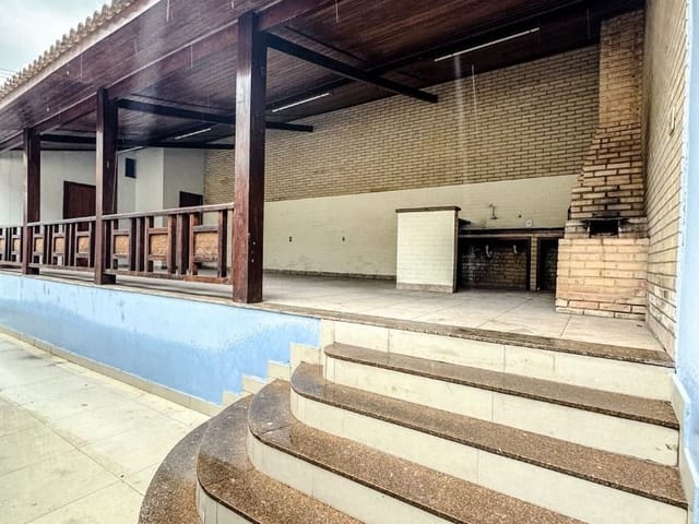 Casa com 351m² 6 quartos e 4 banheiros, à venda, no bairro Riviera Fluminense em Macaé