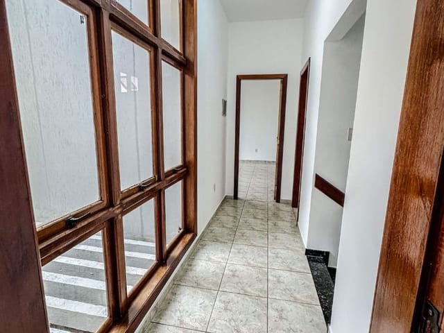 Casa com 351m² 6 quartos e 4 banheiros, à venda, no bairro Riviera Fluminense em Macaé
