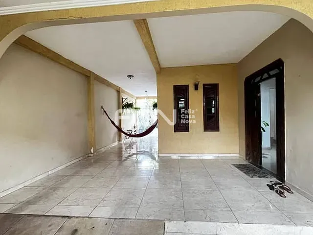 Casa com 120m² 3 quartos e 2 banheiros, para alugar, no bairro Gleba B em Camaçari