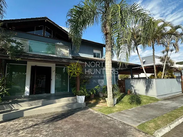 Casa com 451m² 4 quartos e 5 banheiros, à venda, no bairro Jurerê em Florianópolis