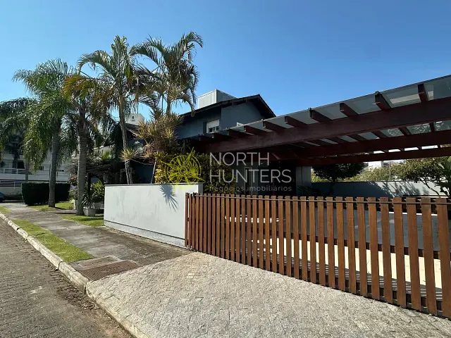 Casa com 451m² 4 quartos e 5 banheiros, à venda, no bairro Jurerê em Florianópolis