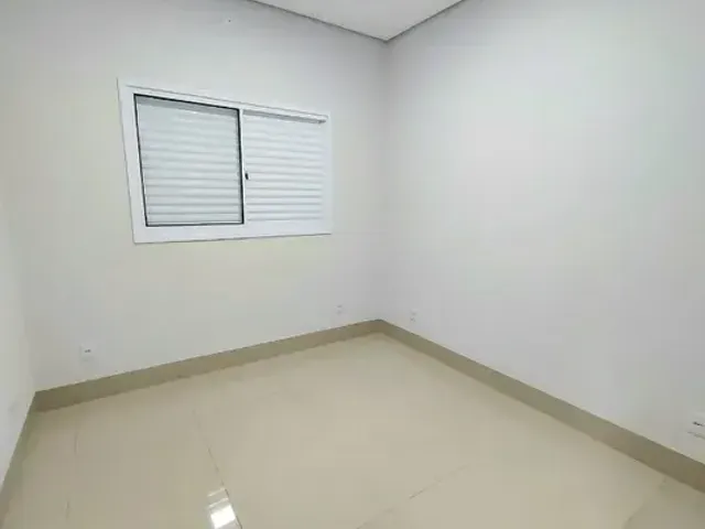 Casa com 180m² 3 quartos e 2 banheiros, à venda, no bairro Jardim Shangri-Lá em Cuiabá