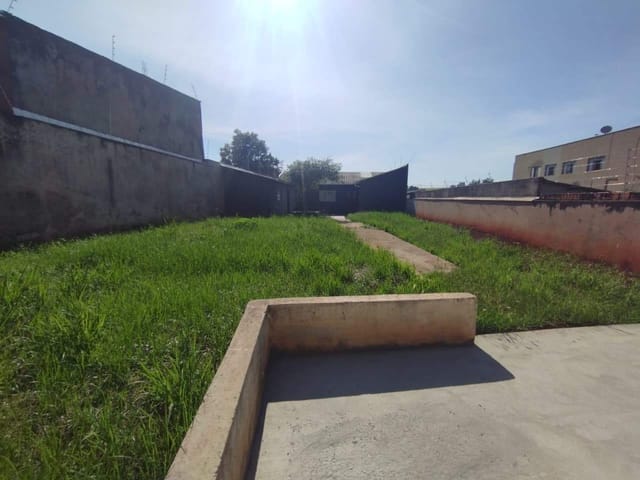 Casa com 450m² 2 quartos e 1 banheiro, para alugar, no bairro Parque Residencial Ana Rosa em Cambé