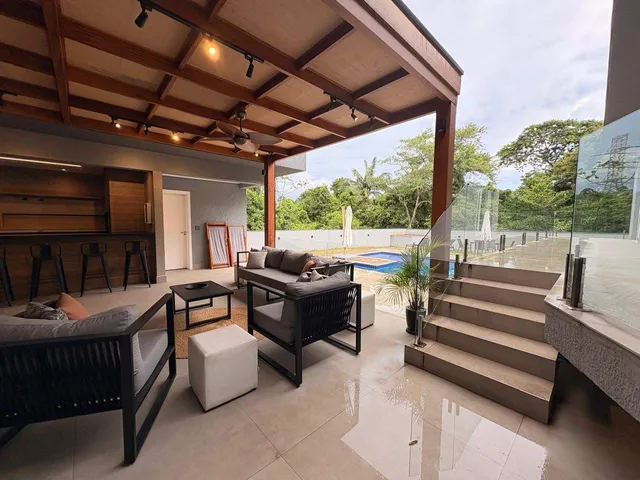 Casa com 860m² 5 quartos e 7 banheiros, à venda, no bairro São Paulo II em Cotia
