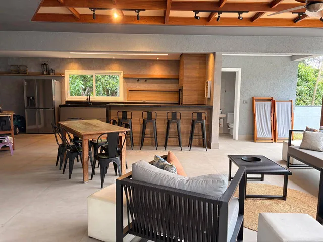 Casa com 860m² 5 quartos e 7 banheiros, à venda, no bairro São Paulo II em Cotia