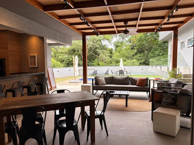 Casa com 860m² 5 quartos e 7 banheiros, à venda, no bairro São Paulo II em Cotia