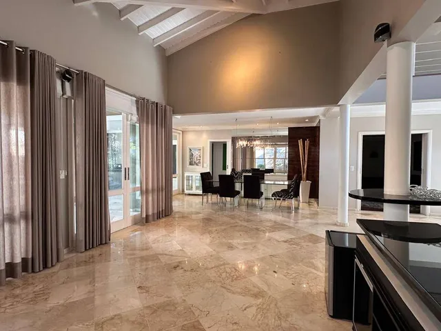 Casa com 781m² 4 quartos e 6 banheiros, à venda, no bairro Tamboré em Santana de Parnaíba