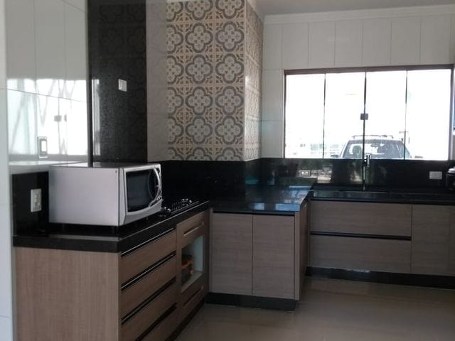 Casa com 450m² 4 quartos e 4 banheiros, à venda, no bairro Jardim Vila Rica em Cambé