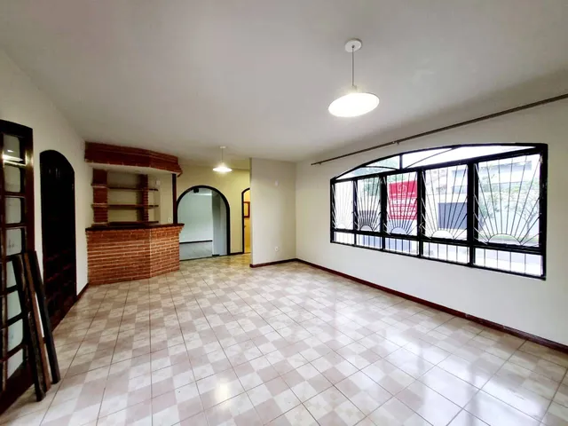 Casa com 730m² 5 quartos e 6 banheiros, à venda, no bairro Campo Belo em Londrina