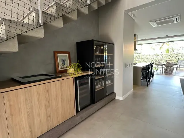 Casa com 450m² 4 quartos e 6 banheiros, à venda, no bairro Jurerê Internacional em Florianópolis