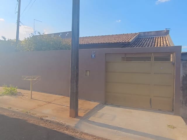 Casa com 200m² 3 quartos e 1 banheiro, à venda, no bairro Jardim José Favaro em Cambé