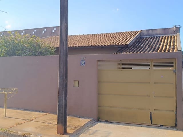 Casa com 200m² 3 quartos e 1 banheiro, à venda, no bairro Jardim José Favaro em Cambé