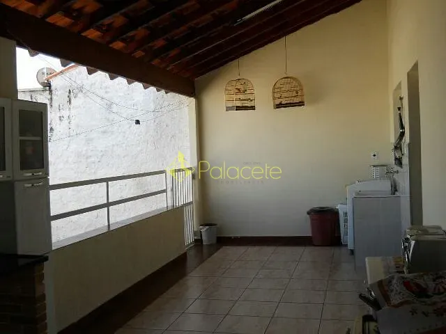 Casa com 400m², à venda, no bairro Jardim Indepedência em Guaratinguetá