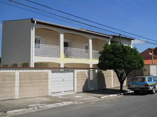 Casa com 400m², à venda, no bairro Jardim Indepedência em Guaratinguetá