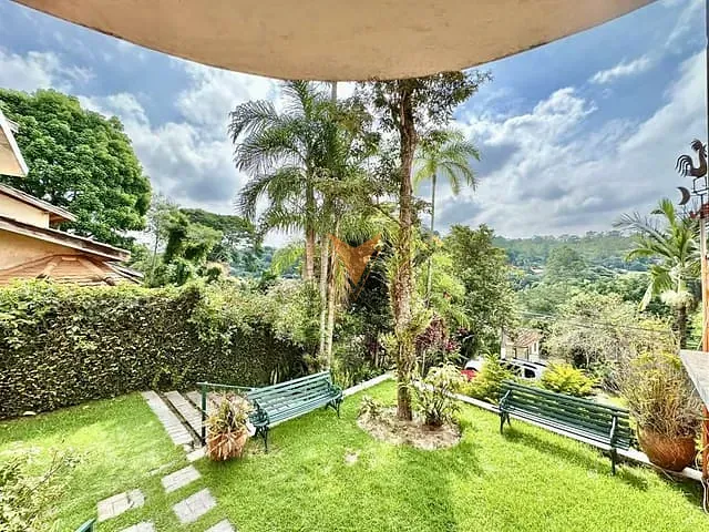 Casa com 879m² 4 quartos e 4 banheiros, à venda, no bairro Miolo da Granja Viana em Cotia