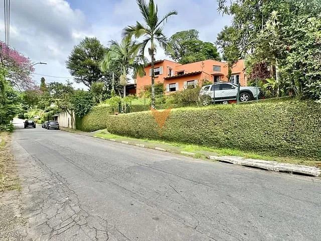 Casa com 879m² 4 quartos e 4 banheiros, à venda, no bairro Miolo da Granja Viana em Cotia