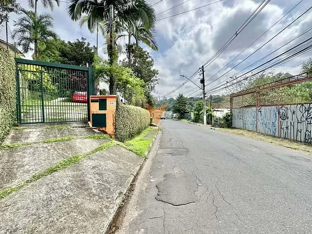 Casa com 879m² 4 quartos e 4 banheiros, à venda, no bairro Miolo da Granja Viana em Cotia