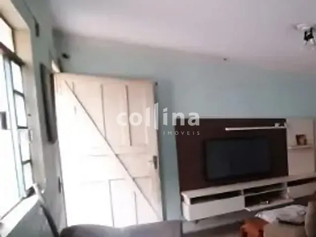 Casa com 300m² 3 quartos e 4 banheiros, à venda, no bairro Jardim Santa Brígida em Carapicuíba