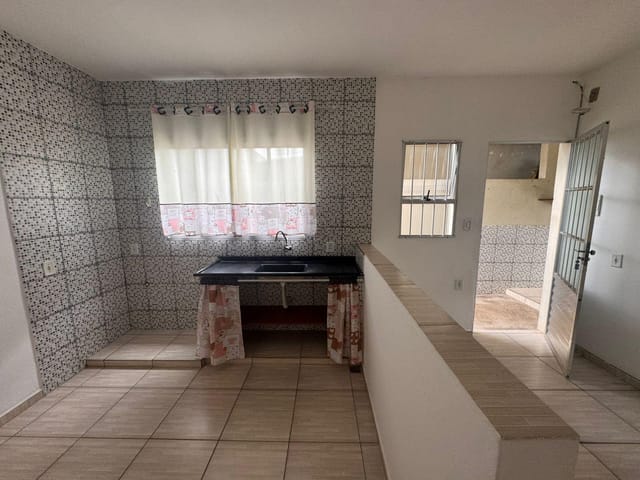 Casa com 60m² 1 quarto e 1 banheiro, para alugar, no bairro Conjunto Residencial Parque São Bento em Campinas