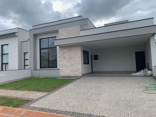 Casa com 300m² 3 quartos e 2 banheiros, à venda, no bairro Parque Brasil 500 em Paulínia
