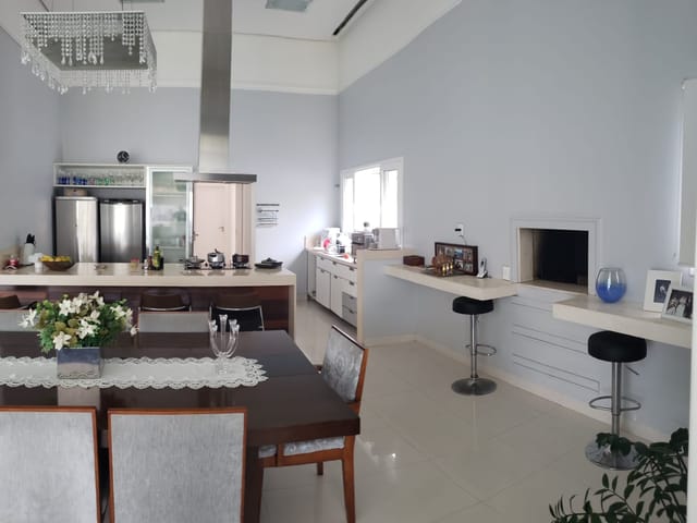 Casa com 1231m² 4 quartos e 2 banheiros, à venda, no bairro Socorro em Pindamonhangaba