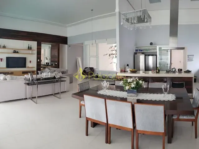 Casa com 1231m² 4 quartos e 2 banheiros, à venda, no bairro Socorro em Pindamonhangaba