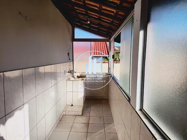Casa com 300m² 3 quartos e 1 banheiro, à venda, no bairro Colinas de Santa Bárbara em Pouso Alegre