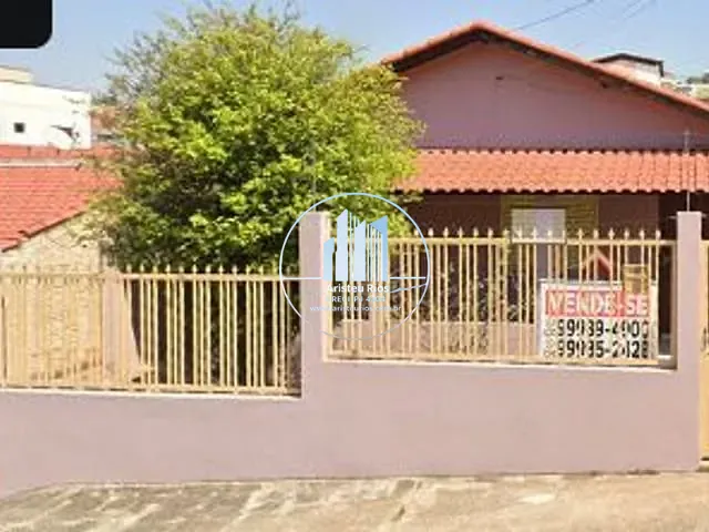 Casa com 300m² 3 quartos e 1 banheiro, à venda, no bairro Colinas de Santa Bárbara em Pouso Alegre