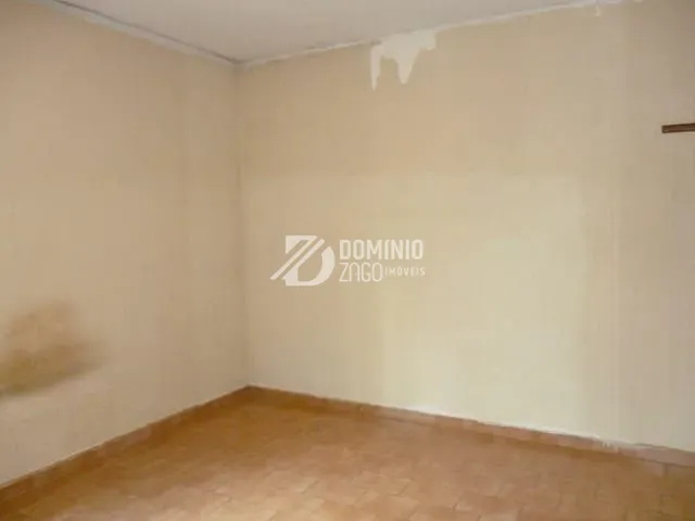 Casa com 300m² 3 quartos e 1 banheiro, à venda, no bairro Conjunto Pontal em Uberaba