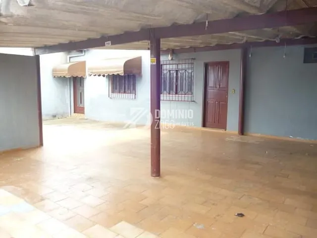 Casa com 300m² 3 quartos e 1 banheiro, à venda, no bairro Conjunto Pontal em Uberaba