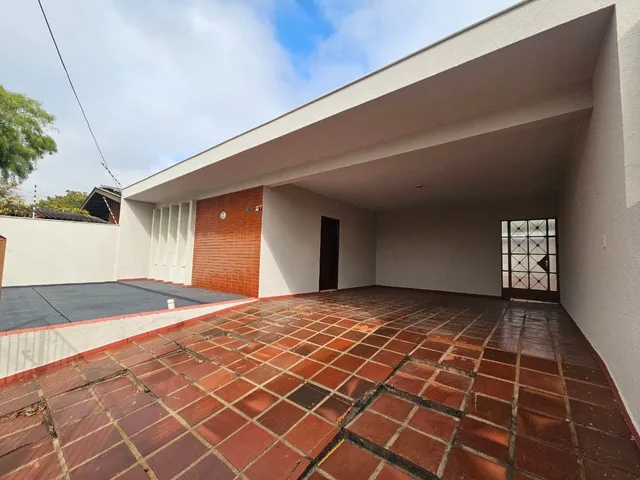 Casa com 340m² 3 quartos e 2 banheiros, para alugar, no bairro San Remo em Londrina