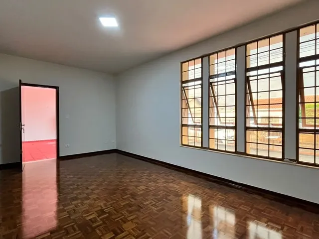 Casa com 340m² 3 quartos e 2 banheiros, para alugar, no bairro San Remo em Londrina