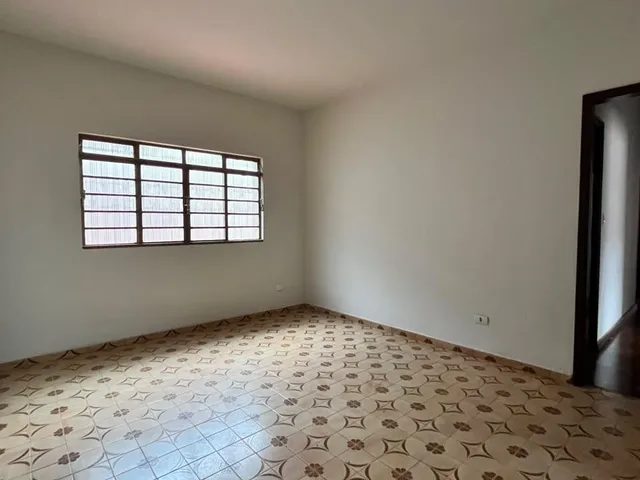 Casa com 340m² 3 quartos e 2 banheiros, para alugar, no bairro San Remo em Londrina