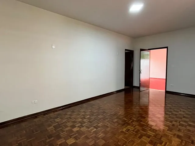 Casa com 340m² 3 quartos e 2 banheiros, para alugar, no bairro San Remo em Londrina