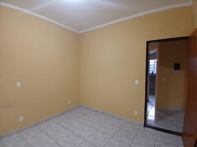 Casa com 311m² 3 quartos e 1 banheiro, para alugar, no bairro Parque Valença I em Campinas