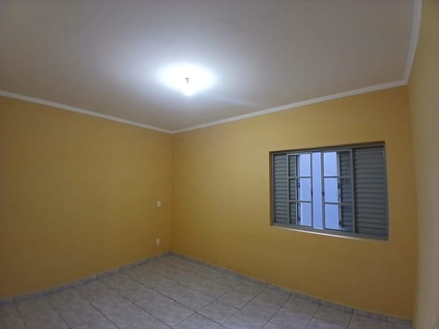Casa com 311m² 3 quartos e 1 banheiro, para alugar, no bairro Parque Valença I em Campinas