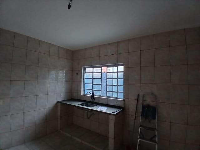 Casa com 311m² 3 quartos e 1 banheiro, para alugar, no bairro Parque Valença I em Campinas