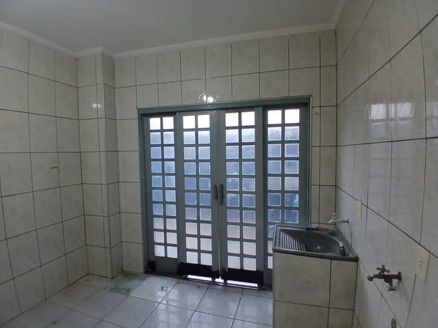 Casa com 311m² 3 quartos e 1 banheiro, para alugar, no bairro Parque Valença I em Campinas