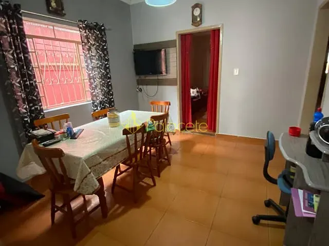 Casa com 360m² 3 quartos e 2 banheiros, à venda, no bairro Chácara do Visconde em Taubaté