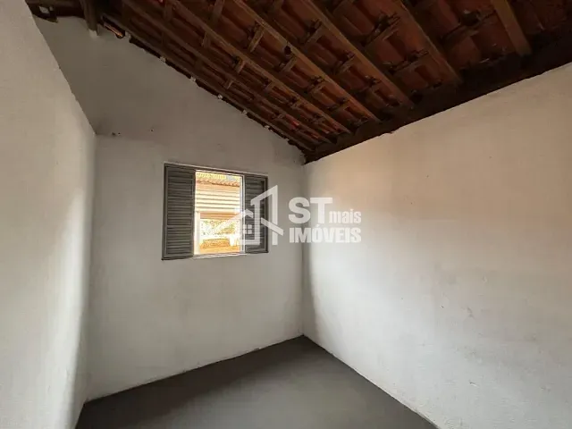 Casa com 190m² 2 quartos e 1 banheiro, à venda, no bairro Vila Caracol em Andradas