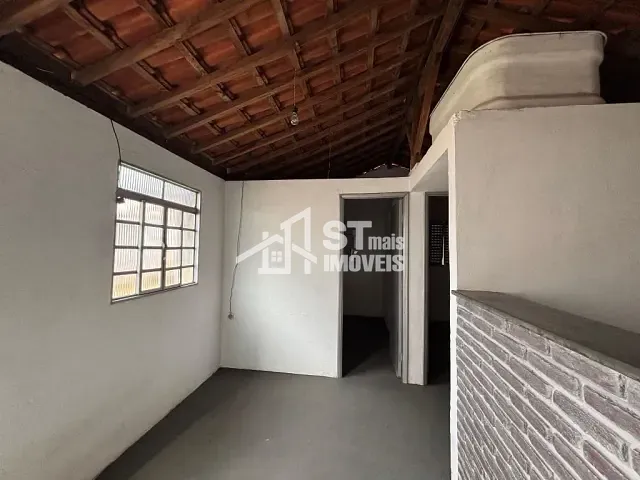 Casa com 190m² 2 quartos e 1 banheiro, à venda, no bairro Vila Caracol em Andradas