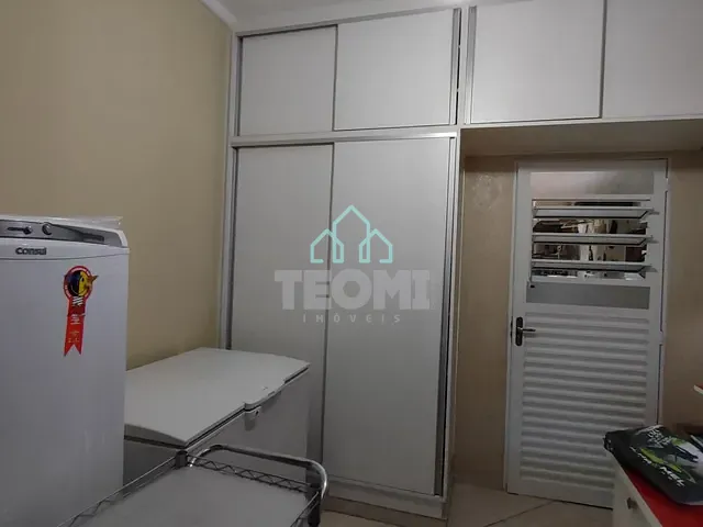 Casa com 150m² 2 quartos e 2 banheiros, à venda, no bairro Jardim Ana Rosa em Taubaté