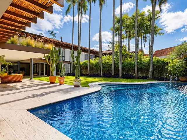 Casa com 1000m² 3 quartos e 5 banheiros, à venda ou para alugar, no bairro Cidade Jardim em São Paulo